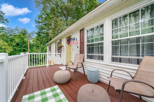 50 Dunbarton Rd, Goffstown, NH 03045-2818