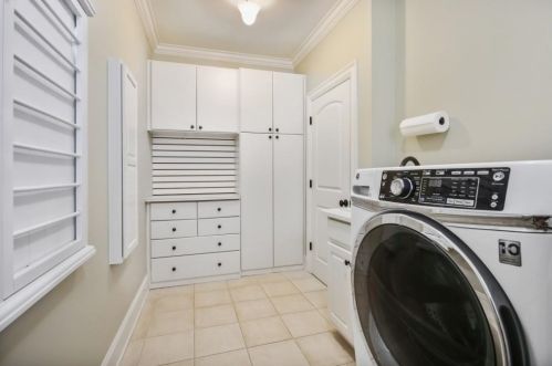 34 High Top Cir, Atlanta GA  30328-5934 exterior