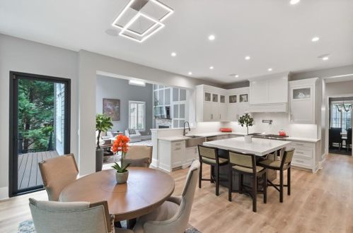 800 Lake Summit Dr, Atlanta GA  30342-1975 exterior