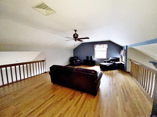 30 Meadow Lake Dr, Huntington CT  06484-2975 exterior