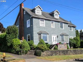 190 Irving St, Coquille, OR 97423-1951