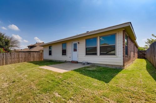 9324 Cynthia Ct, Fort Worth TX  76140-5170 exterior
