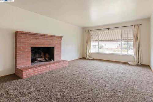 1994 Evergreen Ave, San Leandro CA 94577-6202 exterior