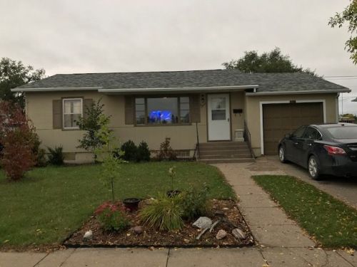 1006 9th Ave, Jamestown, ND 58401-3512