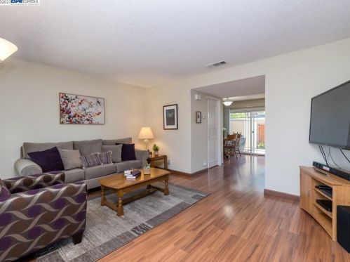 1317 Spring Valley Cmn, Livermore, CA 94551-6764