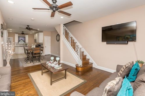 7111 Glenloch St, Philadelphia, PA 19135-1214