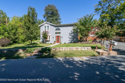 41 Kuzyk Rd, Upper Freehold Township, NJ 08514-2442
