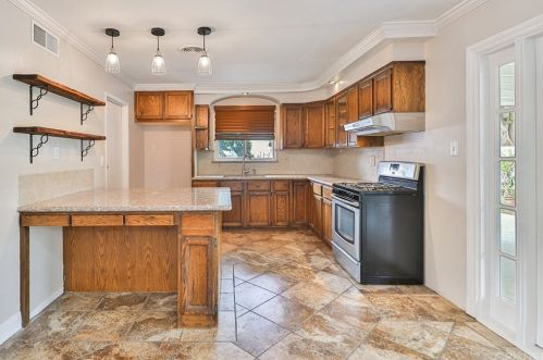 2693 Royal Ave, Simi Valley CA 93065-4768 exterior