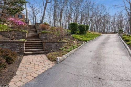 19 Dale Dr, Morristown, NJ 07960-6221