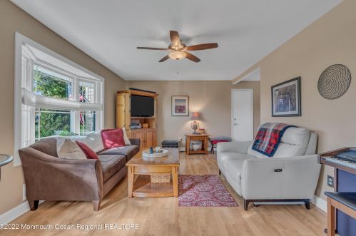 17 Bell St, Berkeley Township, NJ 08721-1806