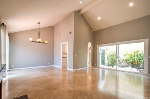 19 Woodland Dr, Irvine CA  92604-4534 exterior