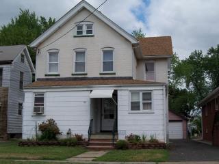 11 Colfax St, Raritan, NJ 08869-1903
