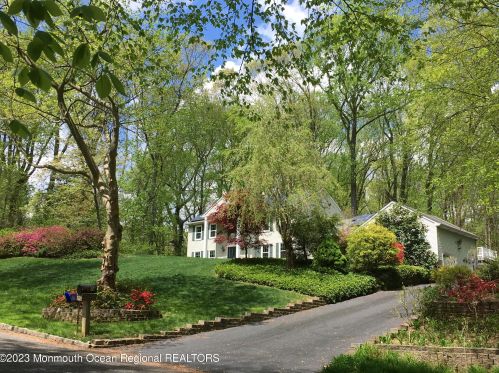 34 Huntley Rd, Holmdel Village, NJ 07733-1843