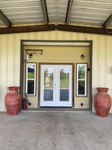 428 Port Rd, Angleton, TX 77515-9392