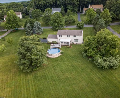 4 Crestwood Ct, Hackettstown, NJ 07840-4802