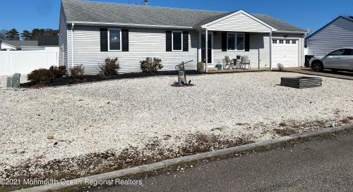 6 Hollywood Blvd, Lacey, NJ 08731-4811