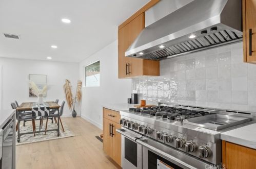 5261 Allott Ave, Van Nuys CA  91401-5902 exterior