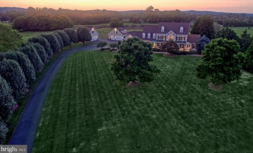 17055 Spring Creek Ln, Leesburg, VA 20176-6285
