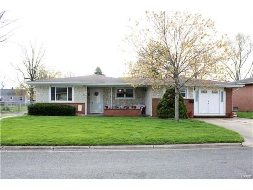 465 Sanders St, Fort Russell, IL 62010-1719