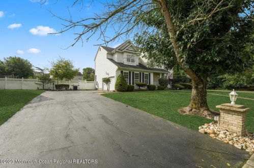 1 Chiswick Dr, Jackson Twp, NJ 08527-1259