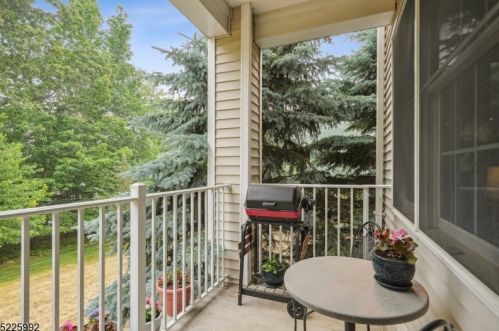 29 Zachary Way, Mount Arlington, NJ 07856-2330