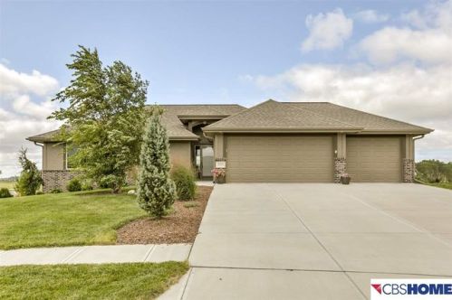 26821 Manderson St, Valley, NE 68064-4437