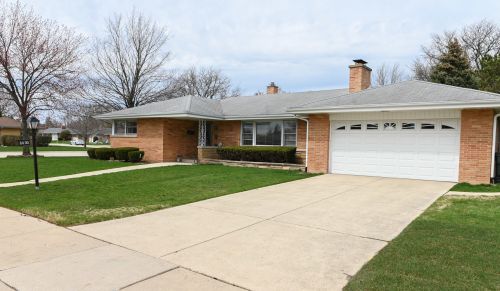 6400 Eldorado Dr, Morton Grove, IL 60053-1406