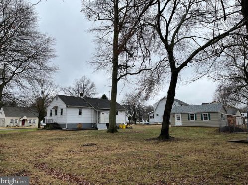 56 Mandl St, Trenton NJ  08619-3604 exterior