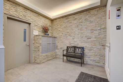 4150 Kenmore Ave, Chicago, IL 60613-2668