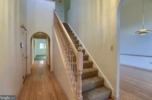 155 Greenview Dr, Lancaster, PA 17601-1011