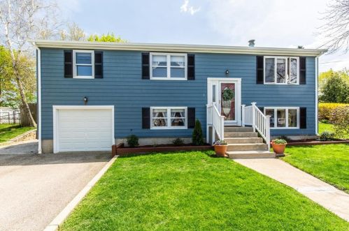 3 Laurie Ave, Coventry, RI 02816-6357