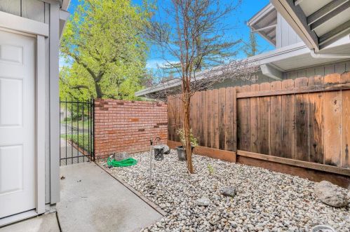 7049 La Costa Ln, Citrus Heights, CA 95621-4277