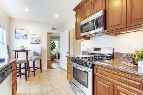 1527 Riviera Dr, Santa Ana CA 92706-1850 exterior