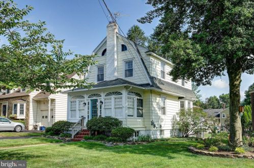 405 Avondale Ave, Tavistock, NJ 08033-2809