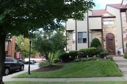 113 Wimbledon Sq, Hackettstown, NJ 07840-4242