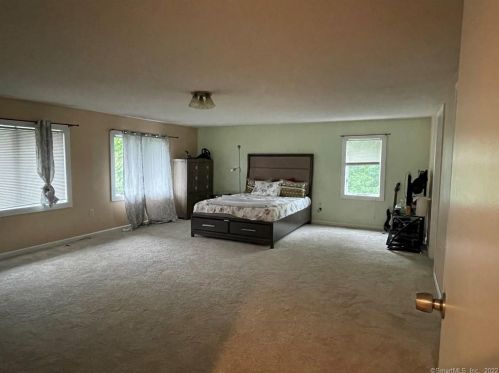 890 Center St, Wallingford CT  06492-5019 exterior