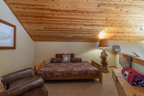 11090 Sitzmark Way, Truckee CA  96161-6128 exterior