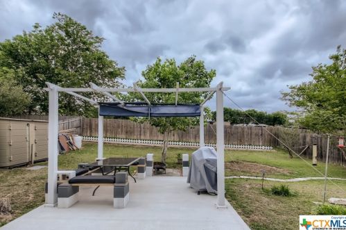 1329 Amberwood Loop, Uhland TX 78640-5515 exterior