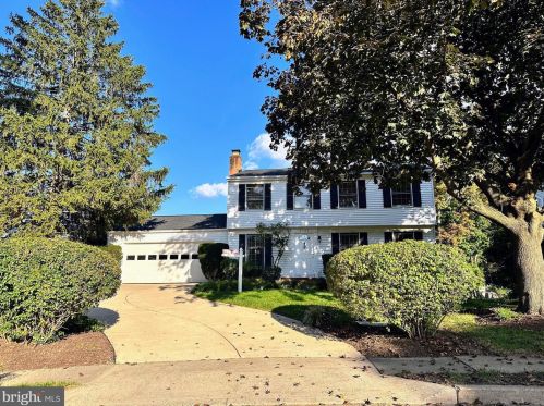 3267 Blue Heron Dr, Falls Church, VA 22042-3817