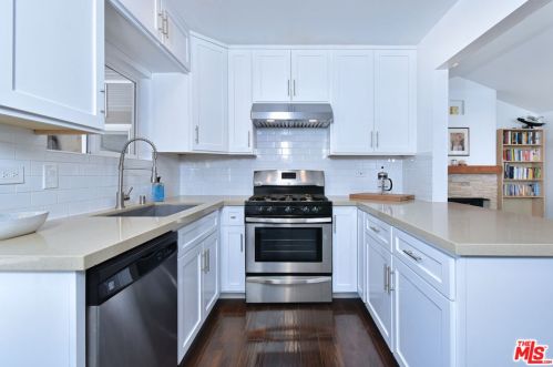 14609 Albers St, Van Nuys CA  91411-3711 exterior