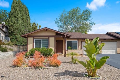 4724 Sunny Hills Rd, Oceanside, CA 92056-3009
