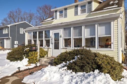 16 Chautauqua Ave, Nashua, NH 03064-2003