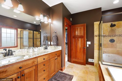 4766 Cumberland St, Saint Paul MN  55126-6061 exterior