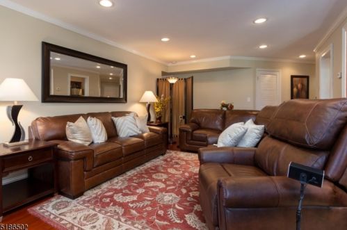 1 Quartz Ln, Paterson NJ  07501-3300 exterior