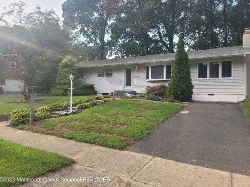 27 Montana Dr, Jackson Twp, NJ 08527-2151