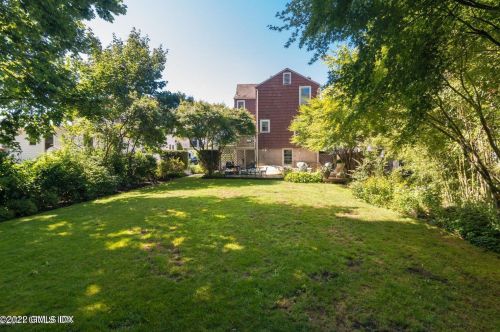 60 Ivy St, Greenwich CT  06830-5955 exterior