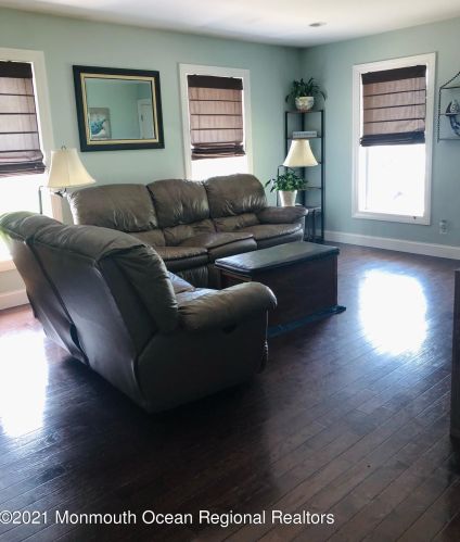 513 Beach Blvd, Lacey, NJ 08731-4937