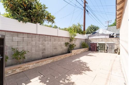 1411 Cleveland Rd, Glendale CA  91202-1414 exterior