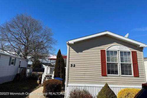 52 Locust Grv, Hazlet, NJ 07730-4143