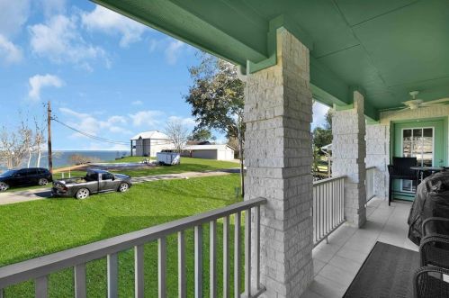 239 Skyline Dr, Stephen Creek, TX 77331-5211